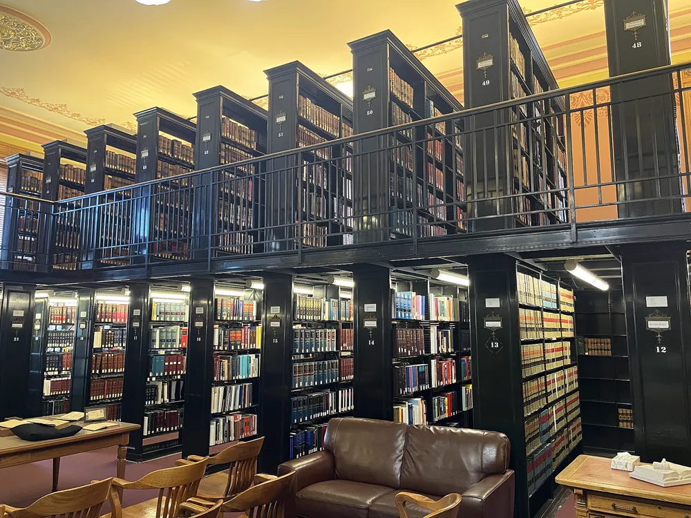 Biblioteca jurídica